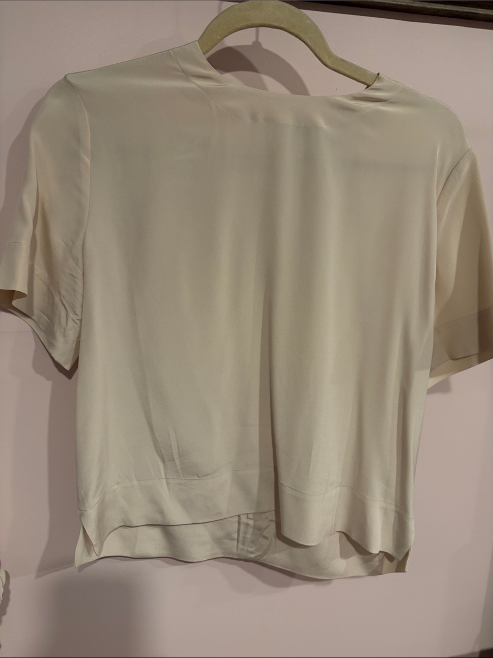 MM Lafleur Short-Sleeve Washable Silk Tee in Light Cream